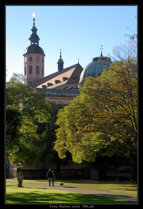 Baden-Baden: Parkanlage beim Friedrichsbad, Blick auf die Stiftskirche