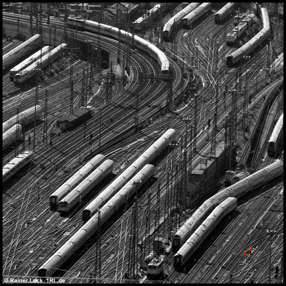 Gleisanlagen und Züge am Hauptbahnhof Frankfurt