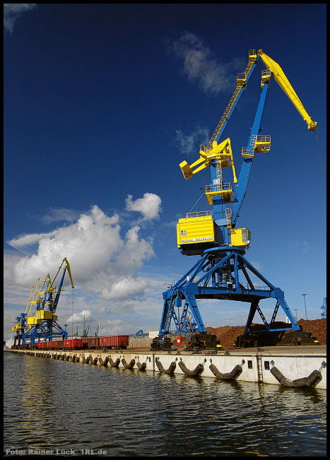 Hafenkräne im Überseehafen Wismar